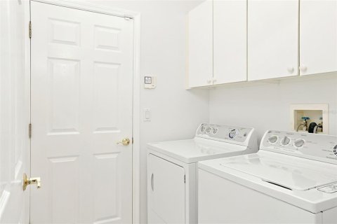 House in Sarasota, Florida 3 bedrooms, 190.73 sq.m. № 2400182 - photo 21