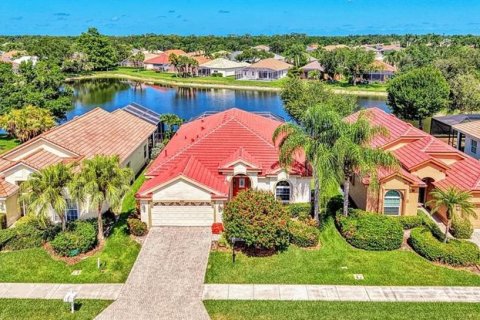 House in Sarasota, Florida 3 bedrooms, 190.73 sq.m. № 2400182 - photo 25