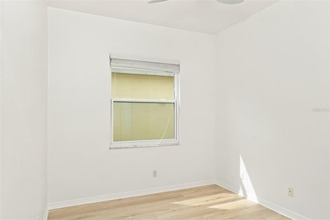 House in Sarasota, Florida 3 bedrooms, 190.73 sq.m. № 2400182 - photo 15