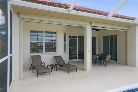 House in Sarasota, Florida 3 bedrooms, 190.73 sq.m. № 2400182 - photo 23