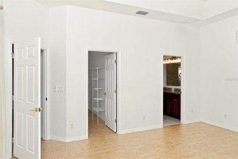 House in Sarasota, Florida 3 bedrooms, 190.73 sq.m. № 2400182 - photo 12