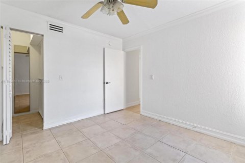 Copropriété à vendre à North Miami, Floride: 2 chambres, 83.98 m2 № 1846020 - photo 15