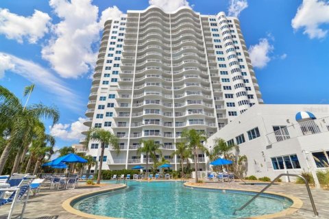 Condominio en venta en Daytona Beach Shores, Florida, 3 dormitorios, 230.4 m2 № 1870178 - foto 1