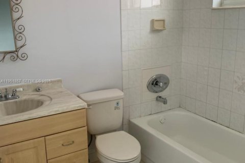 Купить кондоминиум в Дорал, Флорида 2 спальни, 79.62м2, № 2008551 - фото 11