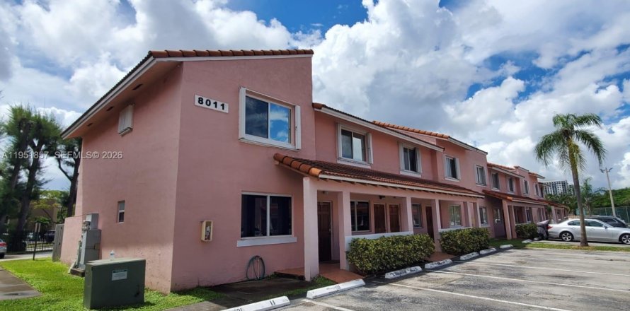 Кондоминиум с 2 спальнями в Дорал, Флорида № 2008551