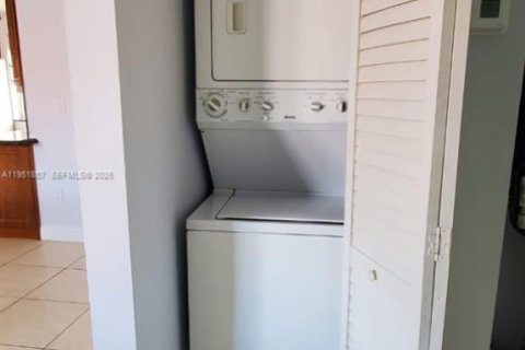 Купить кондоминиум в Дорал, Флорида 2 спальни, 79.62м2, № 2008551 - фото 9