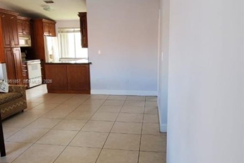 Купить кондоминиум в Дорал, Флорида 2 спальни, 79.62м2, № 2008551 - фото 7