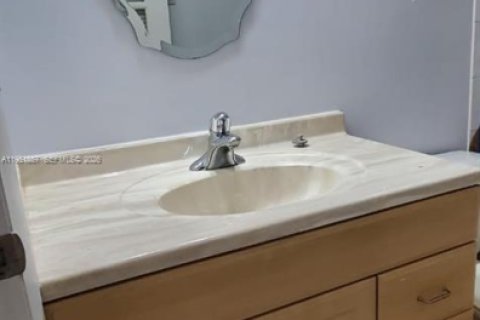 Купить кондоминиум в Дорал, Флорида 2 спальни, 79.62м2, № 2008551 - фото 10