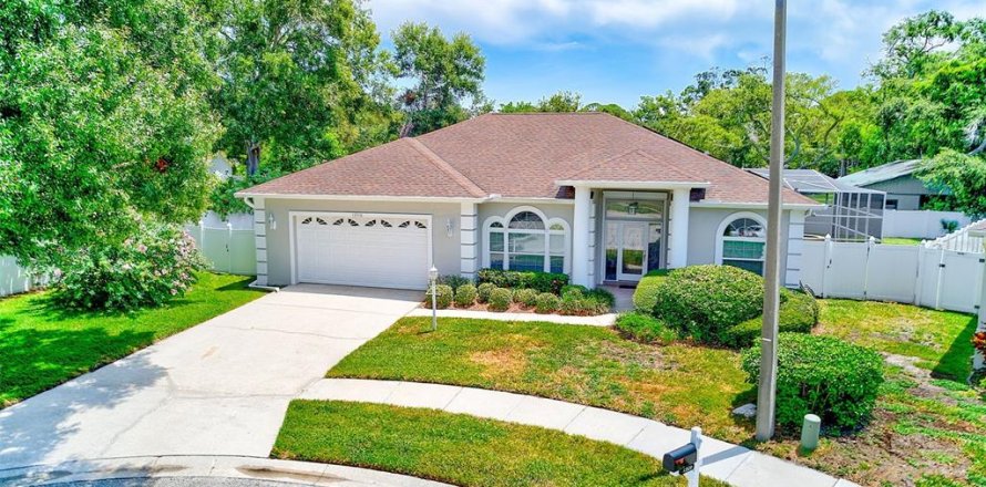 Casa en Seminole, Florida 3 dormitorios, 228.17 m2 № 1873654