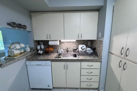 Condo in Miami, Florida, 3 bedrooms № 2171863 - photo 2