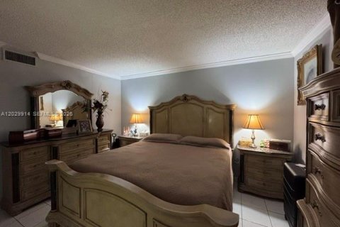Condo in Miami, Florida, 3 bedrooms № 2171863 - photo 16