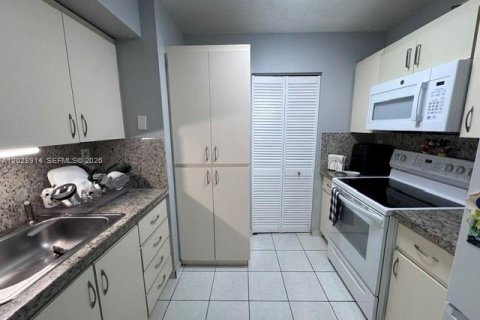 Condo in Miami, Florida, 3 bedrooms № 2171863 - photo 3