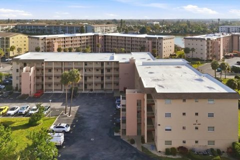 Condominio en venta en Bradenton, Florida, 2 dormitorios, 106.28 m2 № 2143618 - foto 5