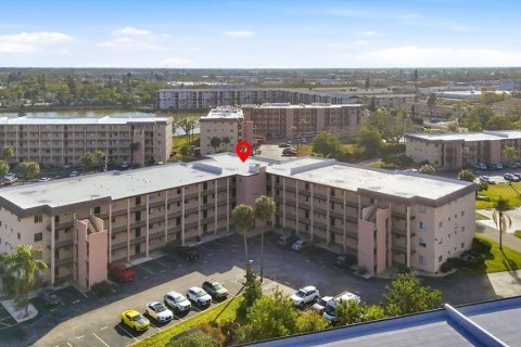 Condominio en venta en Bradenton, Florida, 2 dormitorios, 106.28 m2 № 2143618 - foto 3