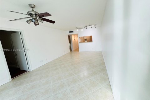 Copropriété à vendre à Pembroke Pines, Floride: 2 chambres, 118.08 m2 № 1996261 - photo 9