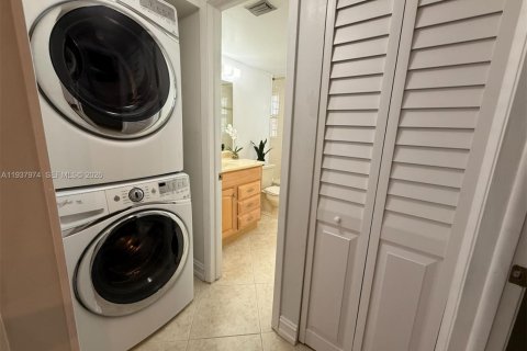 Copropriété à vendre à Pembroke Pines, Floride: 2 chambres, 118.08 m2 № 1996261 - photo 18