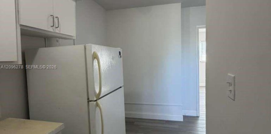 House in Miami, Florida 1 bedroom, 53.7 sq.m. № 2387967