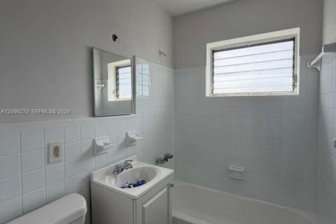 House in Miami, Florida 1 bedroom, 53.7 sq.m. № 2387967 - photo 5