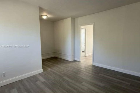 House in Miami, Florida 1 bedroom, 53.7 sq.m. № 2387967 - photo 6
