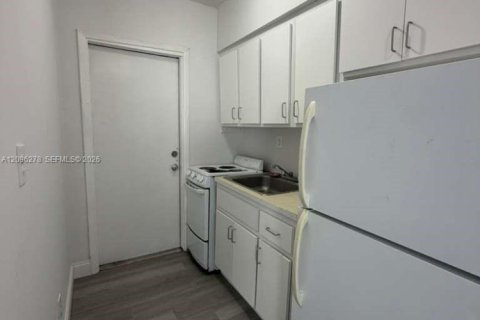 House in Miami, Florida 1 bedroom, 53.7 sq.m. № 2387967 - photo 4