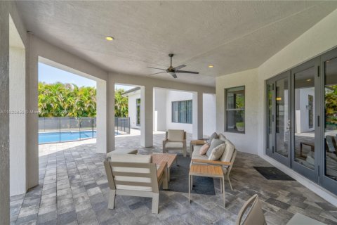 House in Plantation, Florida 7 bedrooms, 541.43 sq.m. № 1787086 - photo 13