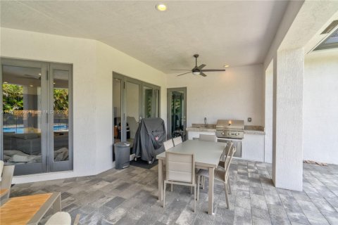 House in Plantation, Florida 7 bedrooms, 541.43 sq.m. № 1787086 - photo 14