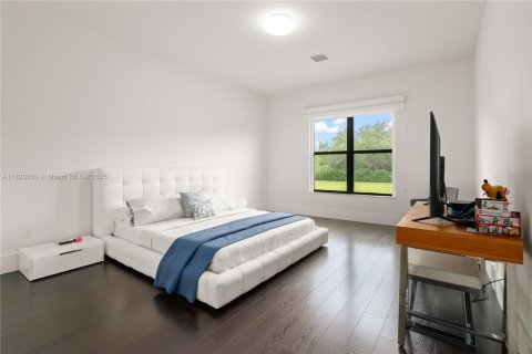 House in Plantation, Florida 7 bedrooms, 541.43 sq.m. № 1787086 - photo 30