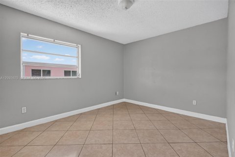 Condo à Hialeah, Floride, 2 chambres  № 2377207