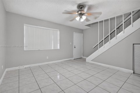 Copropriété à vendre à Hialeah, Floride: 2 chambres, 100.8 m2 № 2377207 - photo 20