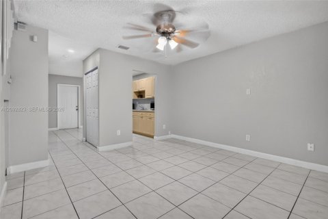 Copropriété à vendre à Hialeah, Floride: 2 chambres, 100.8 m2 № 2377207 - photo 19