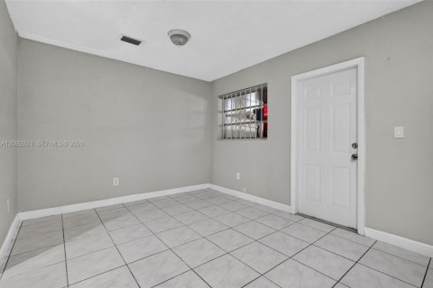 Copropriété à vendre à Hialeah, Floride: 2 chambres, 100.8 m2 № 2377207 - photo 25