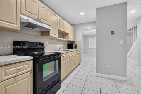 Copropriété à vendre à Hialeah, Floride: 2 chambres, 100.8 m2 № 2377207 - photo 23