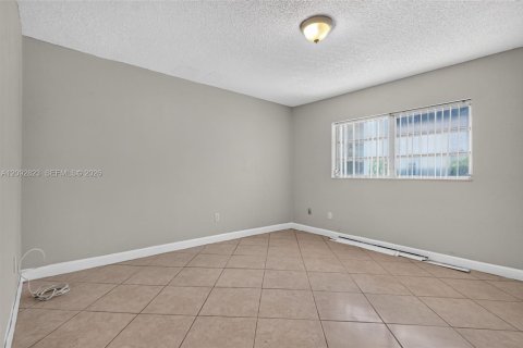 Copropriété à vendre à Hialeah, Floride: 2 chambres, 100.8 m2 № 2377207 - photo 5