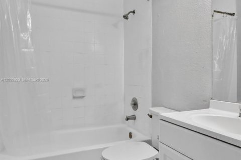 Copropriété à vendre à Hialeah, Floride: 2 chambres, 100.8 m2 № 2377207 - photo 11