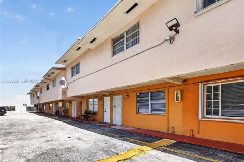 Copropriété à vendre à Hialeah, Floride: 2 chambres, 100.8 m2 № 2377207 - photo 16