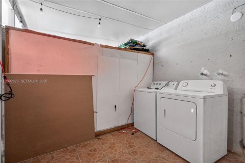 Copropriété à vendre à Hialeah, Floride: 2 chambres, 100.8 m2 № 2377207 - photo 15