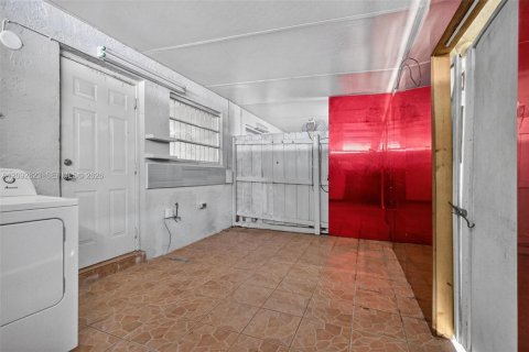 Copropriété à vendre à Hialeah, Floride: 2 chambres, 100.8 m2 № 2377207 - photo 12