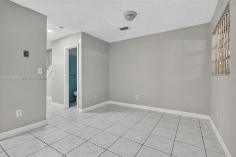 Copropriété à vendre à Hialeah, Floride: 2 chambres, 100.8 m2 № 2377207 - photo 26