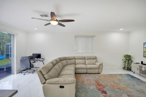 House in Cooper City, Florida 4 bedrooms, 235.79 sq.m. № 2186603 - photo 21