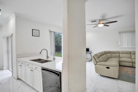 House in Cooper City, Florida 4 bedrooms, 235.79 sq.m. № 2186603 - photo 14