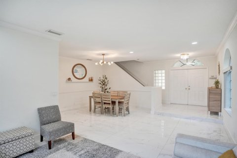 House in Cooper City, Florida 4 bedrooms, 235.79 sq.m. № 2186603 - photo 10