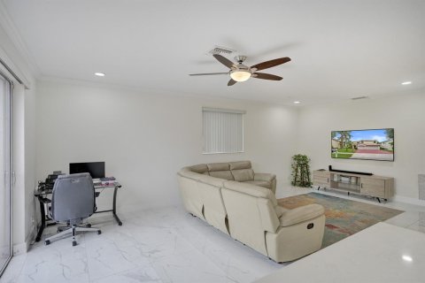 House in Cooper City, Florida 4 bedrooms, 235.79 sq.m. № 2186603 - photo 20