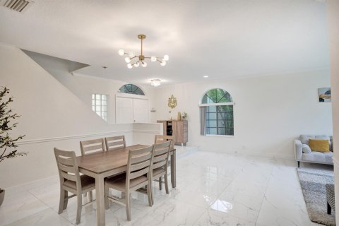 House in Cooper City, Florida 4 bedrooms, 235.79 sq.m. № 2186603 - photo 12