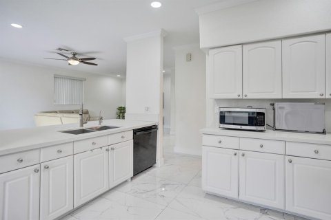 House in Cooper City, Florida 4 bedrooms, 235.79 sq.m. № 2186603 - photo 19