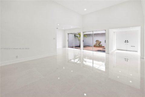 Casa en venta en Tamarac, Florida, 4 dormitorios № 1877984 - foto 11