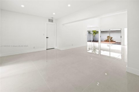 Casa en venta en Tamarac, Florida, 4 dormitorios № 1877984 - foto 13