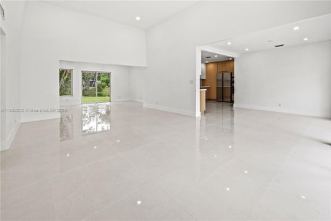 Casa en venta en Tamarac, Florida, 4 dormitorios № 1877984 - foto 2