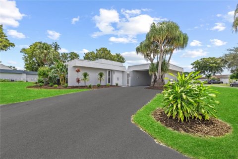 Casa en venta en Tamarac, Florida, 4 dormitorios № 1877984 - foto 1