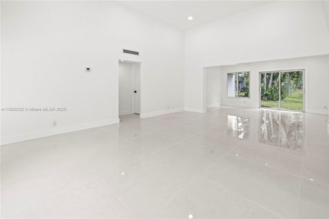Casa en venta en Tamarac, Florida, 4 dormitorios № 1877984 - foto 12