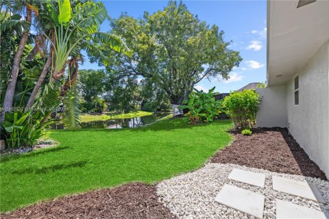 Casa en venta en Tamarac, Florida, 4 dormitorios № 1877984 - foto 30